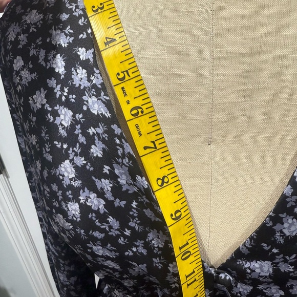 NWOT Zara A-line Dress in Size M with Long Bishop Sleeves and Scoop Neck - Picture 3 of 8